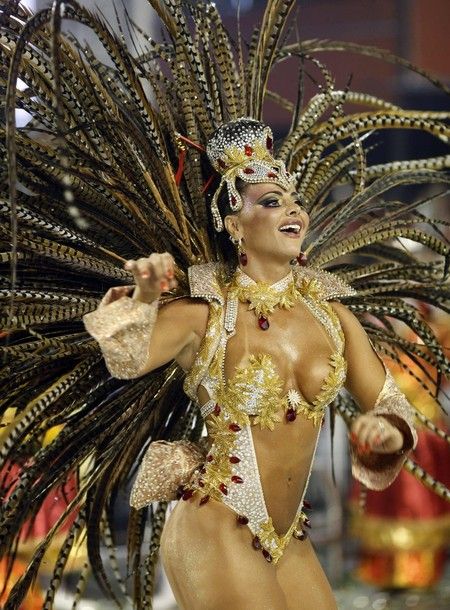 Incredibil: Jucatorii brazilieni si-au facut rost de scutiri sa fuga la Carnaval! Ce scuza a avut Adriano!_7