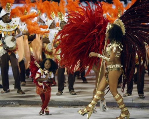 Incredibil: Jucatorii brazilieni si-au facut rost de scutiri sa fuga la Carnaval! Ce scuza a avut Adriano!_8