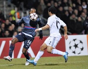 BLESTEM GALACTIC! Vezi golul de VIS al lui Makoun: Lyon 1-0 Real!_9