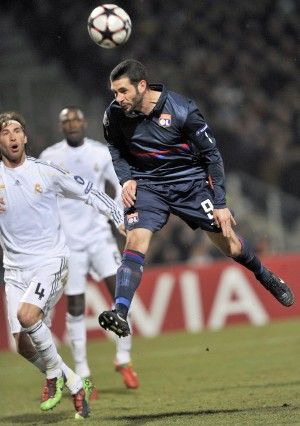 BLESTEM GALACTIC! Vezi golul de VIS al lui Makoun: Lyon 1-0 Real!_5