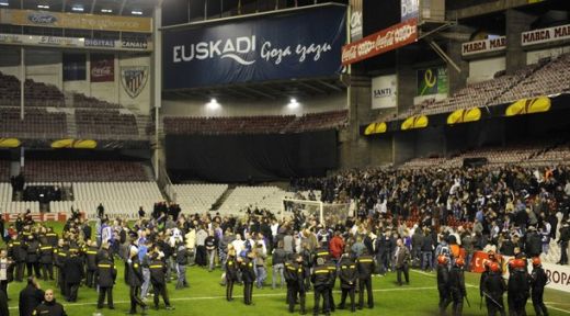 IMAGINI SOCANTE! Pumni si sange la Bilbao - Anderlecht: fanii s-au batut CRUNT pe teren_2