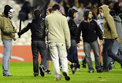 IMAGINI SOCANTE! Pumni si sange la Bilbao - Anderlecht: fanii s-au batut CRUNT pe teren_19