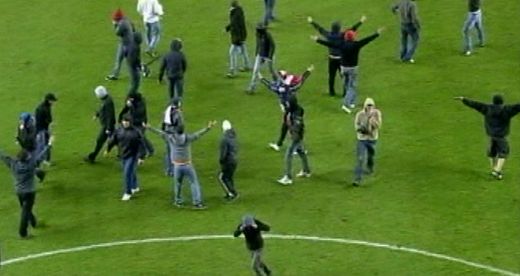 IMAGINI SOCANTE! Pumni si sange la Bilbao - Anderlecht: fanii s-au batut CRUNT pe teren_20