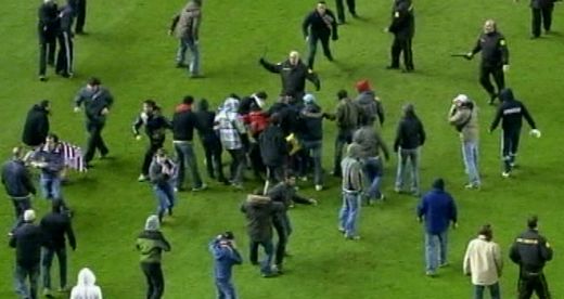 IMAGINI SOCANTE! Pumni si sange la Bilbao - Anderlecht: fanii s-au batut CRUNT pe teren_21