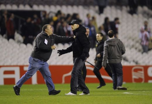 IMAGINI SOCANTE! Pumni si sange la Bilbao - Anderlecht: fanii s-au batut CRUNT pe teren_8