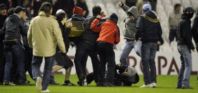 IMAGINI SOCANTE! Pumni si sange la Bilbao - Anderlecht: fanii s-au batut CRUNT pe teren_1