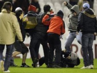 IMAGINI SOCANTE! Pumni si sange la Bilbao - Anderlecht: fanii s-au batut CRUNT pe teren