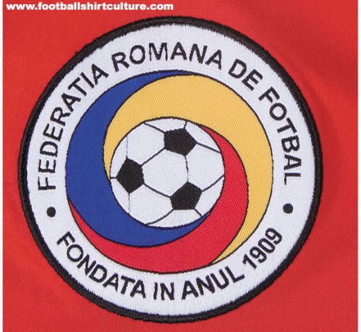 FOTO: Razvan Lucescu lanseaza luni tricourile rosii ale nationalei!_4