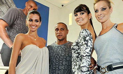 FOTO! Intre doua nu te...! Roberto Carlos si-a lansat coletie de haine!_1