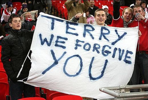 Fanii il iarta, Tevez ii sare la gat: "Terry ar fi fost MORT in Argentina!"_3