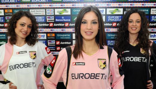 FOTO! Goian: "Regret ca nu am marcat cu Livorno, sper sa o fac data viitoare!" Fetele au inceput deja sa-i imbrace noul tricou :)_3