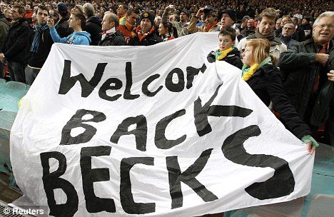 EMOTIONANT: Becks, in lacrimi aplaudat de 75.000 de fani pe Old Trafford!_17