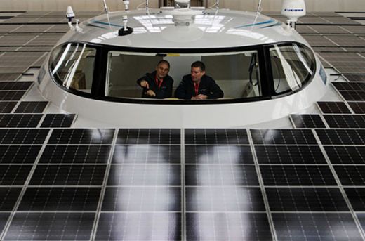 Planet Solar - Cel mai mare vas din lume propulsat de panouri solare! Costa 18 mil euro_3
