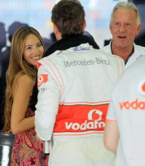 FOTO / S-a dat startul la Formula 1! Iubita lui Button a iesit la rampa:_2