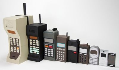 SUPER VIDEO! Vezi in 2 minute cum au evoluat aproape 40 de ani de telefonie mobila!_2