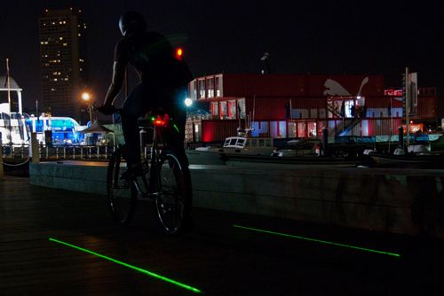 LASER FRATE! Light Lane - Prima bicicleta care-si face pista speciala pe strada! VIDEO_3