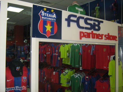 Esti din Suceava si vrei tricou cu Banel, Tanase sau Toja? S-a deschis primul magazin FCSB!_2
