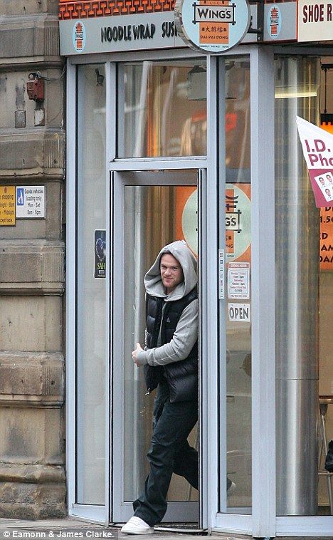 FOTO Secretul succesului? Rooney mananca la fast food dupa antrenamente!_3