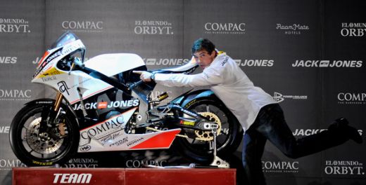 VIDEO: Antonio Banderas si-a prezentat propria echipa de motociclism!_3