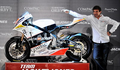 VIDEO:&nbsp;Antonio Banderas si-a prezentat propria echipa de motociclism!