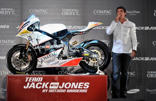 VIDEO: Antonio Banderas si-a prezentat propria echipa de motociclism!_20