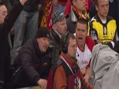 FOTO Iadul din care a plecat Boloni! Belgienii turbati au batut un cameraman pe stadion!_3