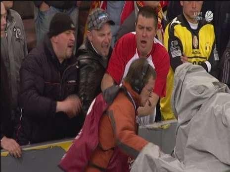 FOTO Iadul din care a plecat Boloni! Belgienii turbati au batut un cameraman pe stadion!_7