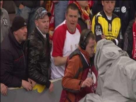 FOTO Iadul din care a plecat Boloni! Belgienii turbati au batut un cameraman pe stadion!_10