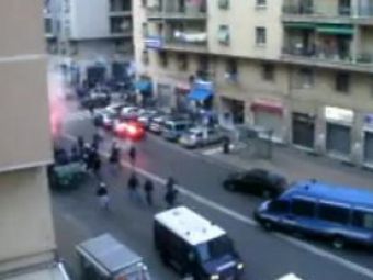 VIDEO Fanii italieni i-au atacat cu fumigene pe politisti!