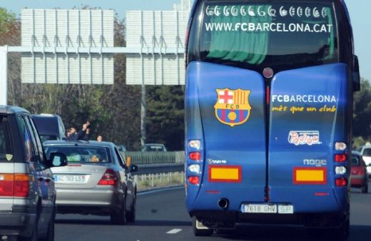 FOTO / Extraterestrii fara figuri!  Barcelona a plecat la Milano cu.. autocarul!_17