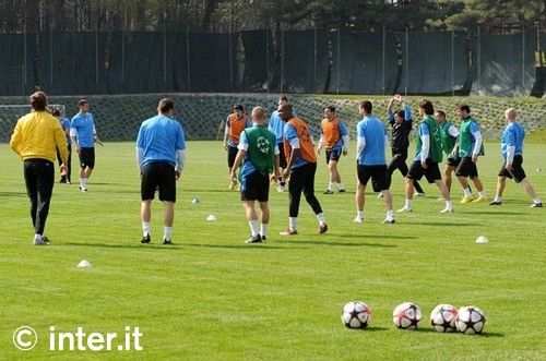 Mourinho: "E timpul ca Inter sa castige Liga Campionilor!" Vezi poze cu Chivu de la antrenament! FOTO_2