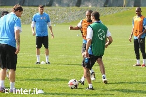 Mourinho: "E timpul ca Inter sa castige Liga Campionilor!" Vezi poze cu Chivu de la antrenament! FOTO_3