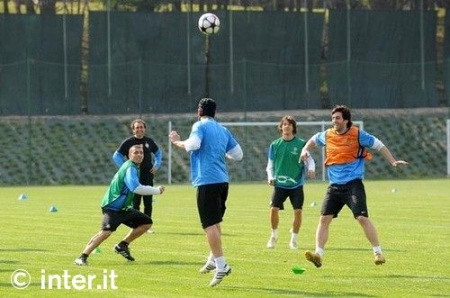 Mourinho: "E timpul ca Inter sa castige Liga Campionilor!" Vezi poze cu Chivu de la antrenament! FOTO_7
