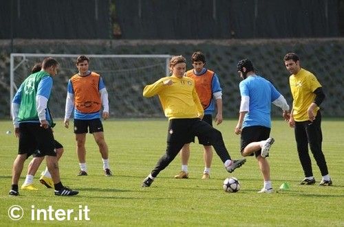 Mourinho: "E timpul ca Inter sa castige Liga Campionilor!" Vezi poze cu Chivu de la antrenament! FOTO_11