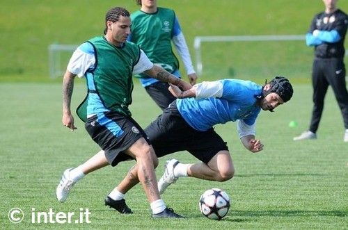 Mourinho: "E timpul ca Inter sa castige Liga Campionilor!" Vezi poze cu Chivu de la antrenament! FOTO_16
