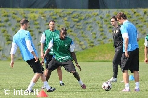 Mourinho: "E timpul ca Inter sa castige Liga Campionilor!" Vezi poze cu Chivu de la antrenament! FOTO_22