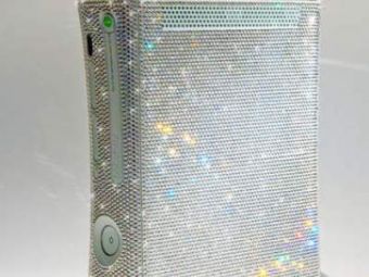 BLING BLING! Xbox 360 invelit in 10.000 de cristale!