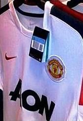 FOTO: Manchester United back to the future! Asa arata noile tricouri ale lui Rooney si Giggs!_2