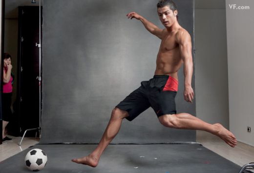 Cristiano Ronaldo si Drogba: zei in chiloti pe coperta din Vanity Fair!_3