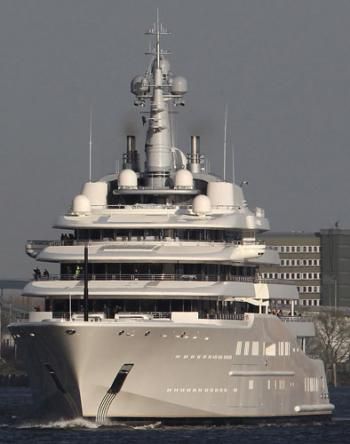 COLOSAL! Aici da Chelsea petrecere de titlu? Vezi yachtul de 170 de metri al lui Abramovic! FOTO_4
