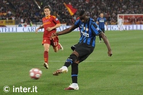 SUPER FOTO si VIDEO / "Inter este unica"! Vezi bucuria nebuna a lui Chivu, Balotelli si Mourinho_9