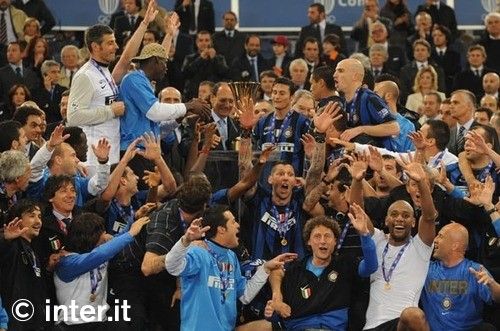 SUPER FOTO si VIDEO / "Inter este unica"! Vezi bucuria nebuna a lui Chivu, Balotelli si Mourinho_11
