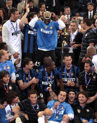 SUPER FOTO si VIDEO / "Inter este unica"! Vezi bucuria nebuna a lui Chivu, Balotelli si Mourinho_53