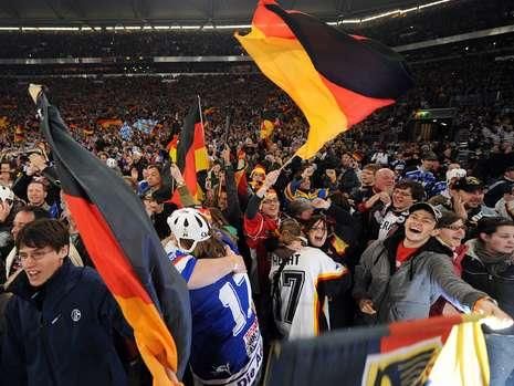 RECORD! 77.000 de nemti au vazut un meci de hochei pe stadionul lui Schalke! FOTO_9