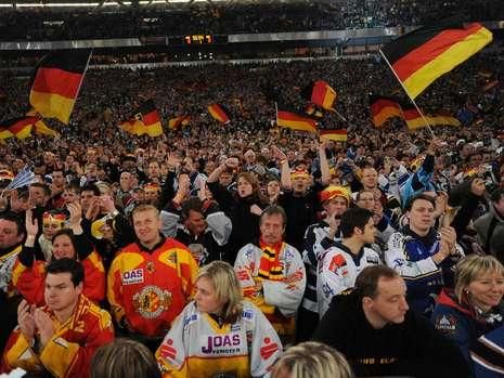 RECORD! 77.000 de nemti au vazut un meci de hochei pe stadionul lui Schalke! FOTO_22