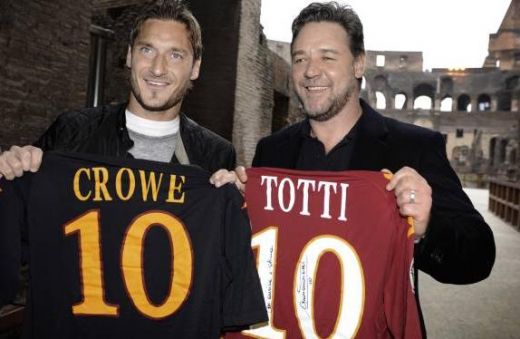 VIDEO: Totti si Russell Crowe, intalnire intre gladiatori la Colosseum-ul din Roma!_2