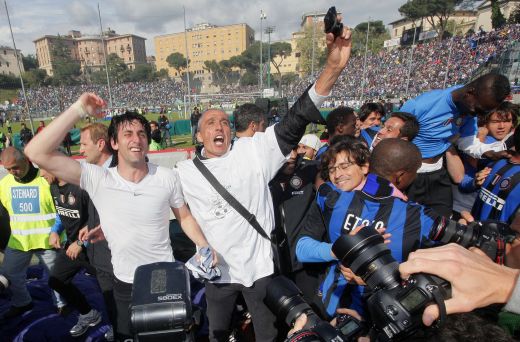 SUPER VIDEO Chivu a ridicat trofeul! Vezi premierea lui Inter!_4