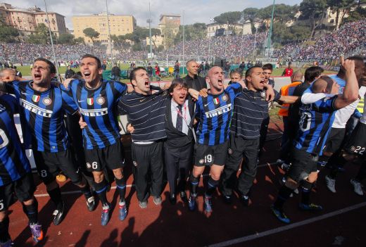 SUPER VIDEO Chivu a ridicat trofeul! Vezi premierea lui Inter!_6