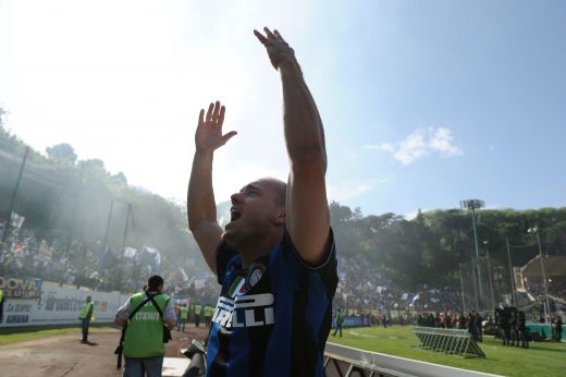 SUPER VIDEO Chivu a ridicat trofeul! Vezi premierea lui Inter!_8