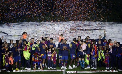 FOTO Camp Nou a LUAT FOC! Barcelona: mega show pentru titlul 20!_13
